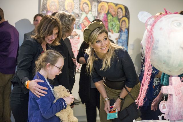 Koningin Máxima samen met Cindy en Lisette